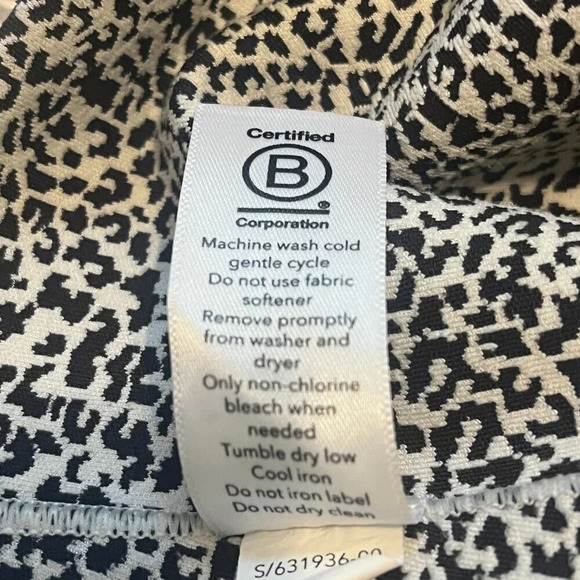 Athleta Salutation Stash II Pocket Textured 7/8 Tight Black White Size Medium - Picture 8 of 8